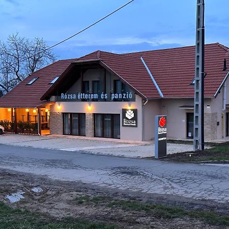 Rozsa Etterem & Panzio Bed & Breakfast Pecs Bagian luar foto