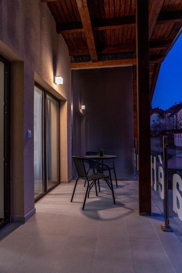 Rozsa Etterem & Panzio Bed & Breakfast Pecs Bagian luar foto