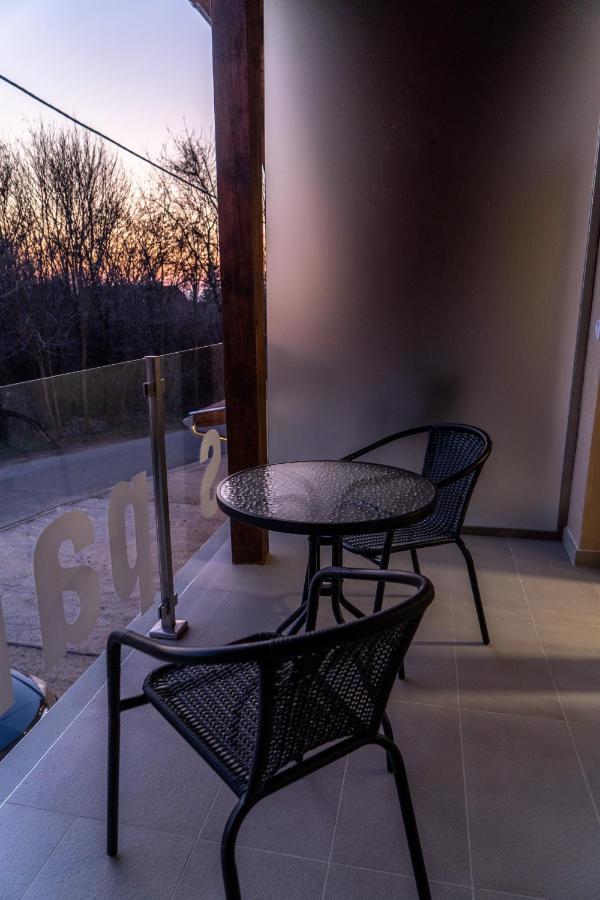 Rozsa Etterem & Panzio Bed & Breakfast Pecs Bagian luar foto