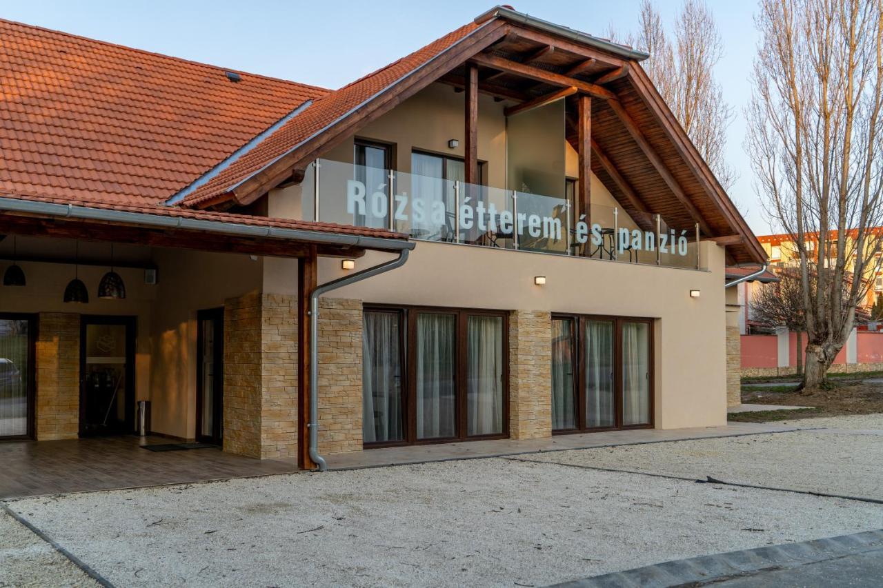Rozsa Etterem & Panzio Bed & Breakfast Pecs Bagian luar foto