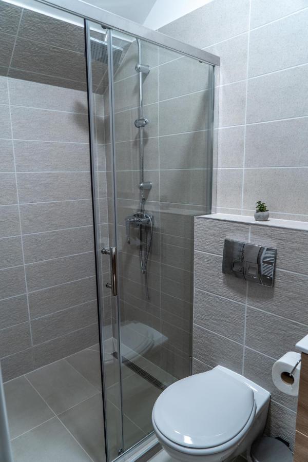 Rozsa Etterem & Panzio Bed & Breakfast Pecs Bagian luar foto