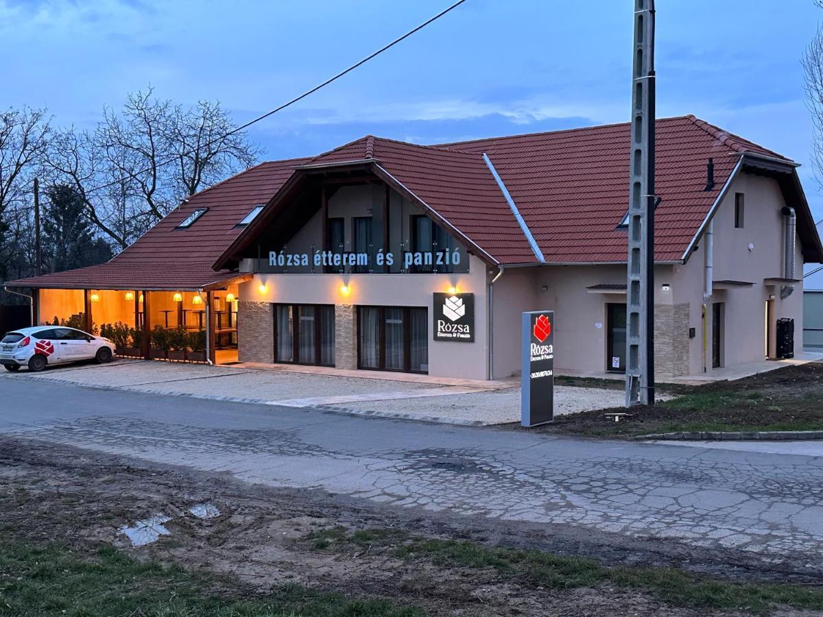 Rozsa Etterem & Panzio Bed & Breakfast Pecs Bagian luar foto